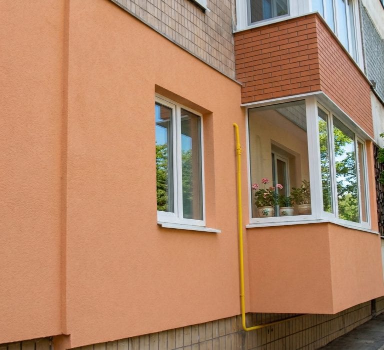 Фасад квартиры в Буюканах после утепления и отделки декоративной штукатуркой